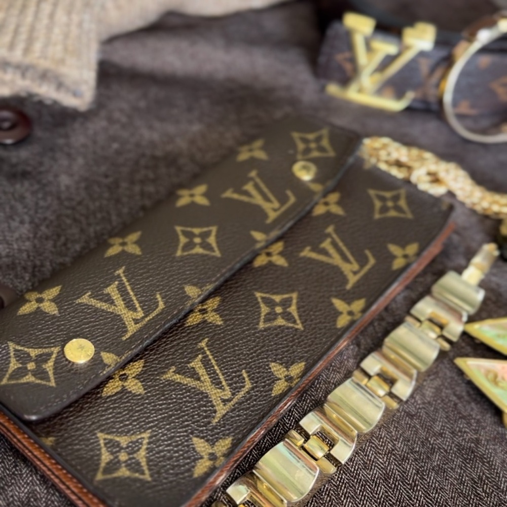 Louis Vuitton Accordion Wristlet Wallet  💎Authentic